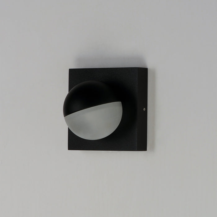 ET2 E41326-BK Alumilux Majik LED Wall Sconce, Black Alternate Image.jpg